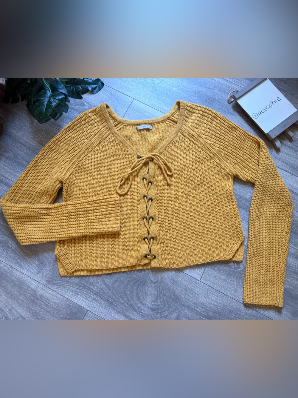 Active USA Cropped Mustard Lace-Up V-Neck Knit Sweater w Side Vents. Size M